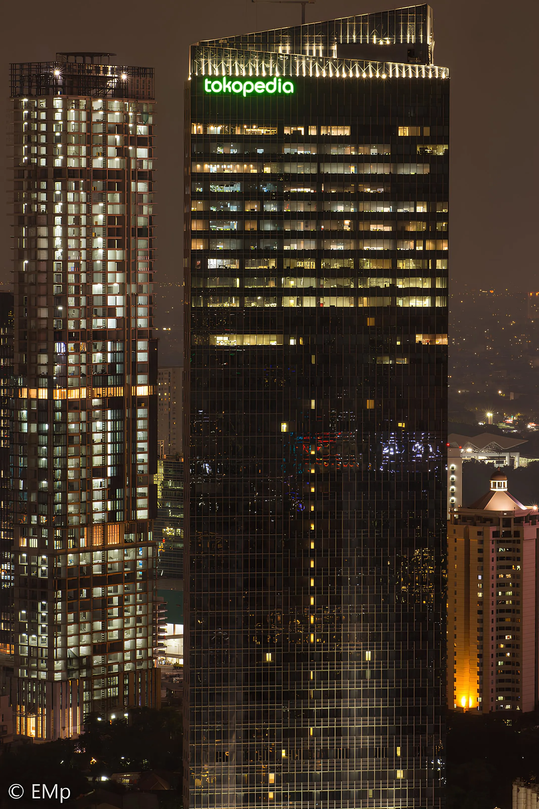 2close Up Building - Ciputra World 2 Office