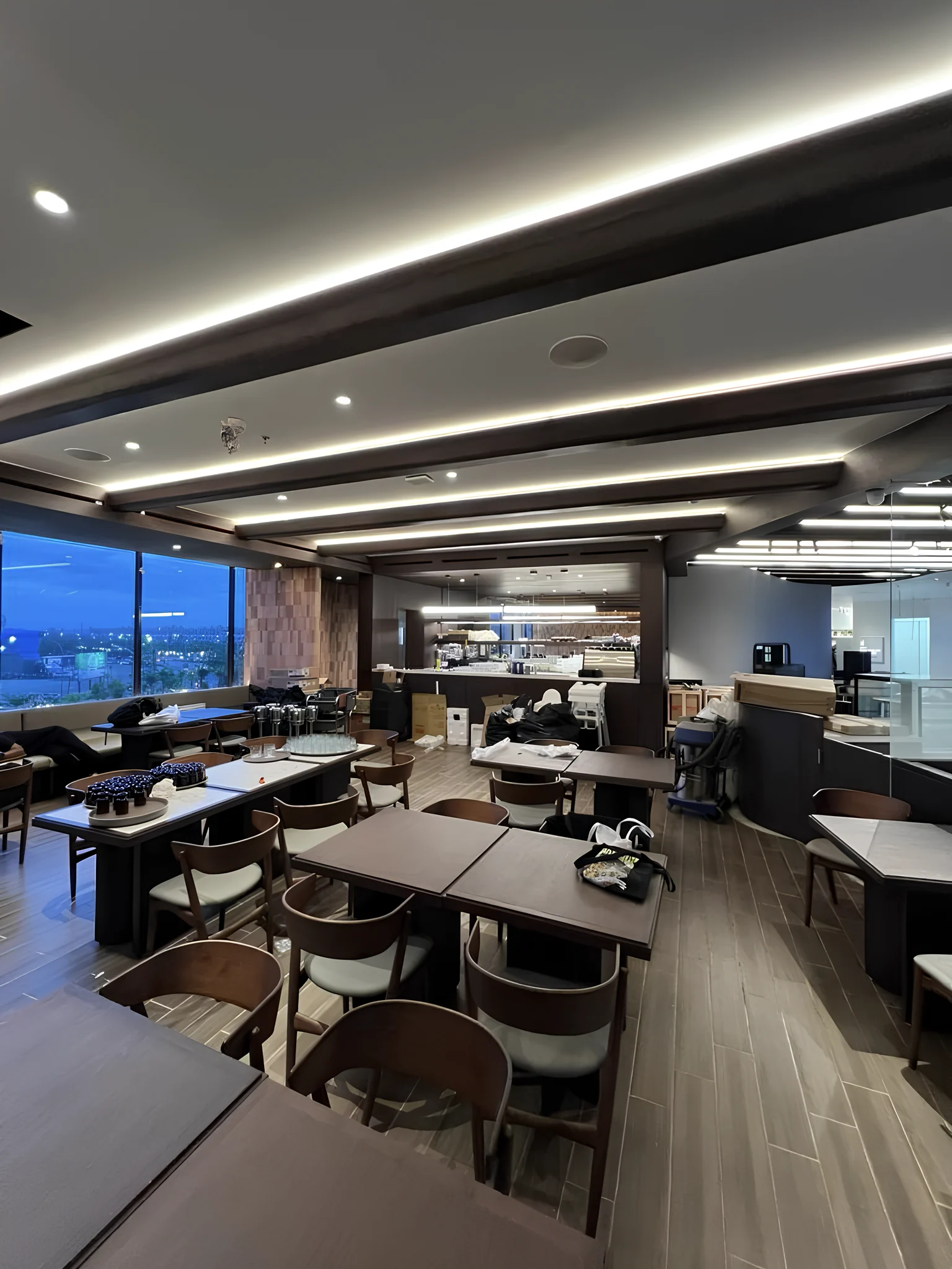 Indoor View - Hyde Park PIK